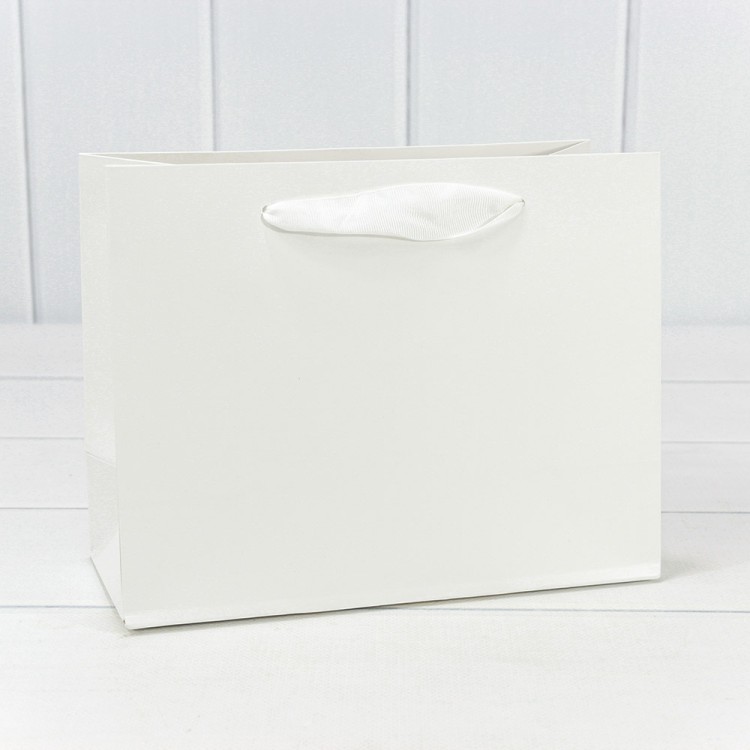 Пакет подарочный Белый 23*18*10 230г 1/20 1/160 Арт: 000200EA